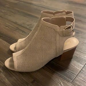 Tan Heels 9.5